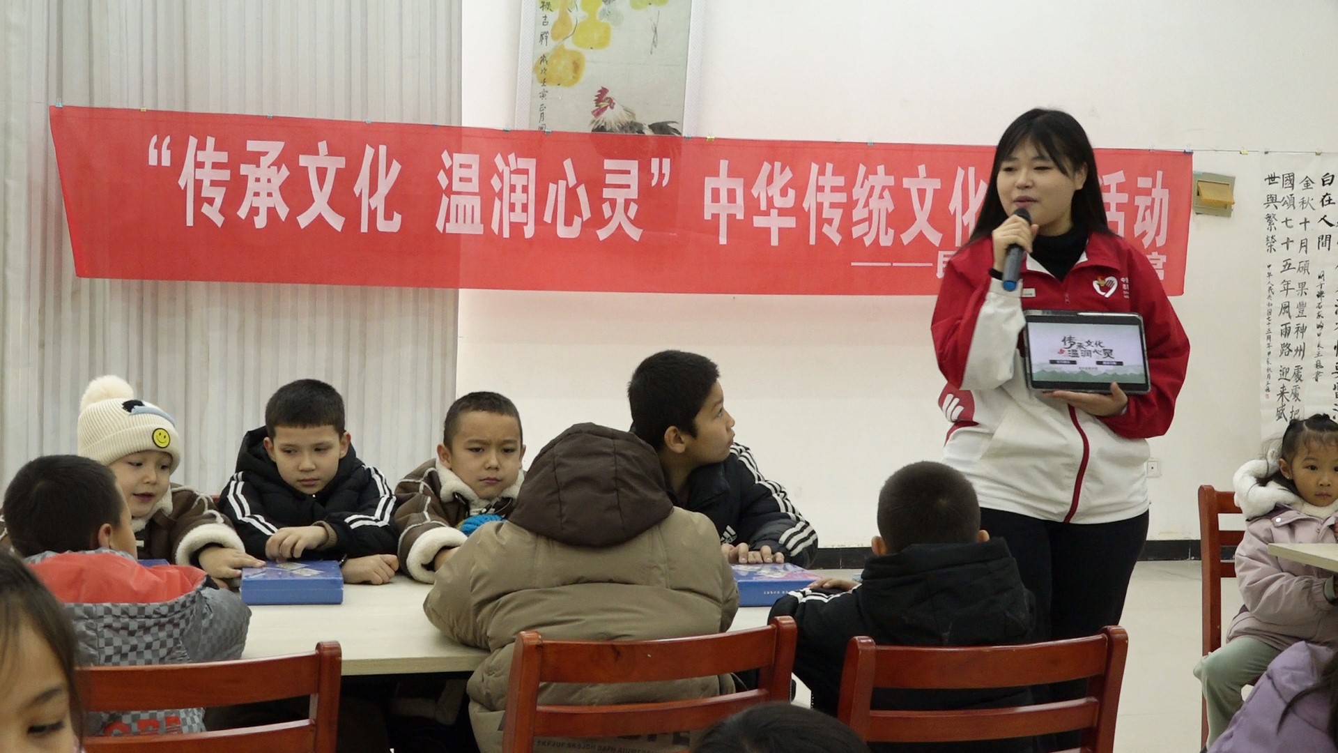 民丰县图书馆举办“传承文化•温润心灵”为主题的雕版印刷研学活动(图1)