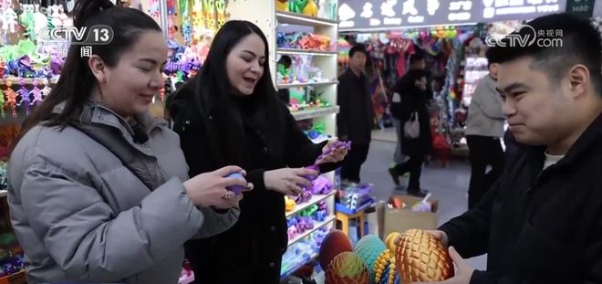 CCTV报道：3500台3D打印机农场生产的玩具小商品闯出大市场(图5)