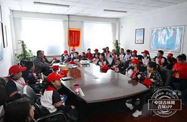 吉林省第二实验远洋学校学生探访印刷工艺的“前世今生”(图2)