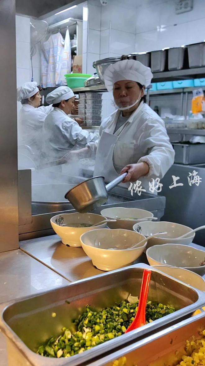 等了三年多沪上顶流梦花街馄饨重新开门迎客！(图1)