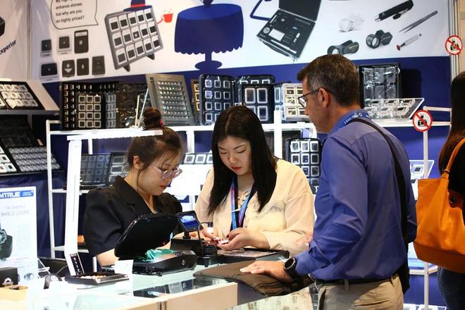瑰丽汇聚珍品云集六月香港珠宝展参观登记现已开放！(图1)