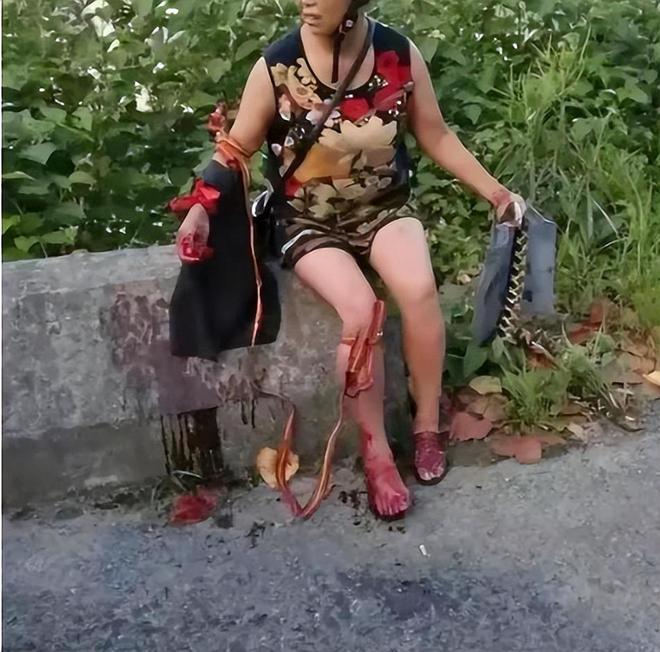 27岁女游客被蛇咬身亡！身材一绝是家中独生女肤白貌美太可惜(图12)