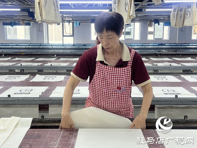 “幸福车间”筑梦家门口：河南冠华箱包托起群众增收梦(图1)