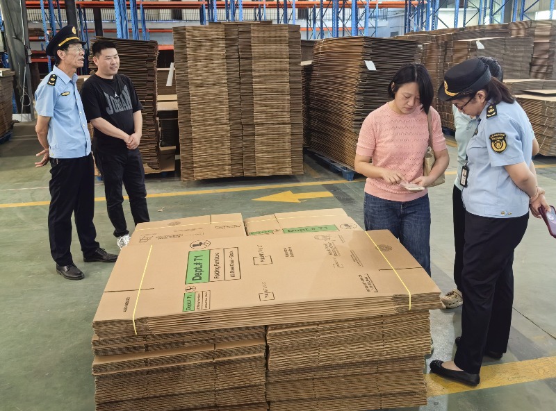 洛江区开展节前新闻出版（电影）行业安全生产暨“扫黄打非”专项检查(图1)
