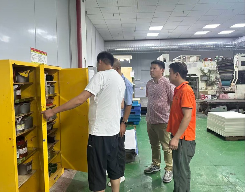 洛江区开展节前新闻出版（电影）行业安全生产暨“扫黄打非”专项检查(图2)