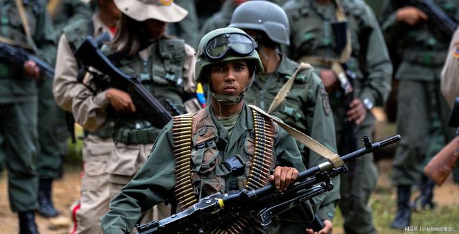 意外：委内瑞拉苏-30战机飞越加勒比海美国海军舰群(图1)