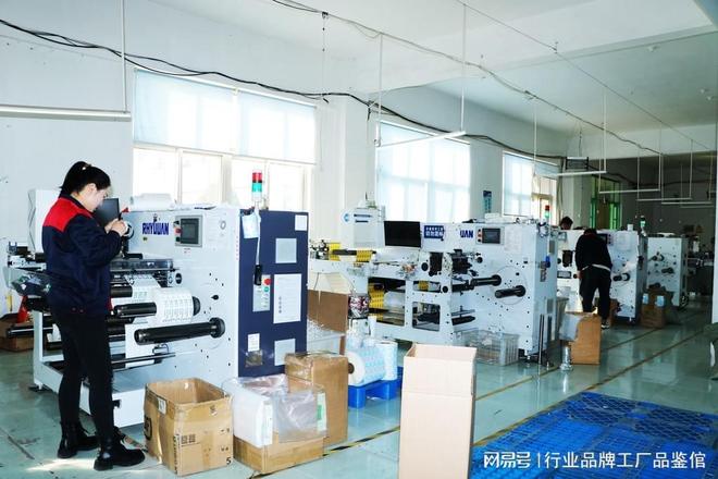 啤酒瓶标签的印刷艺术：工艺与选择的奥秘(图1)