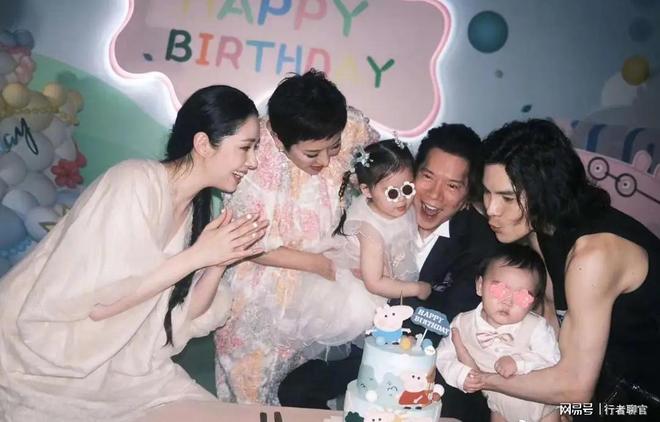 郭碧婷手撕谣言:婆婆给钱向佐带娃有时异地但豪门日子藏不住了(图10)