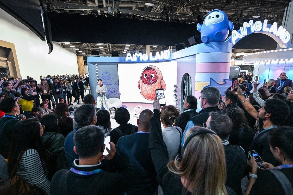 TCL携印刷OLED车载屏及独立通信AR眼镜亮相CES2026(图3)