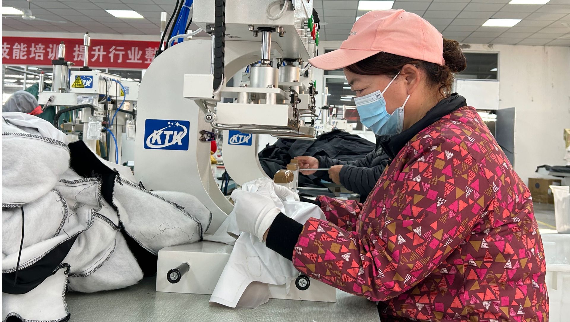 张金镇：企业按下“加速键”奋力冲刺“全年红”(图1)